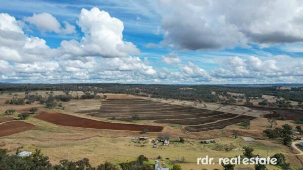 Close-to-town property Sandy Knowe presented with subdivision potential