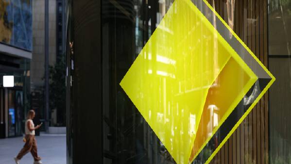 'Urgently working to fix': Commonwealth Bank customers face major outage
